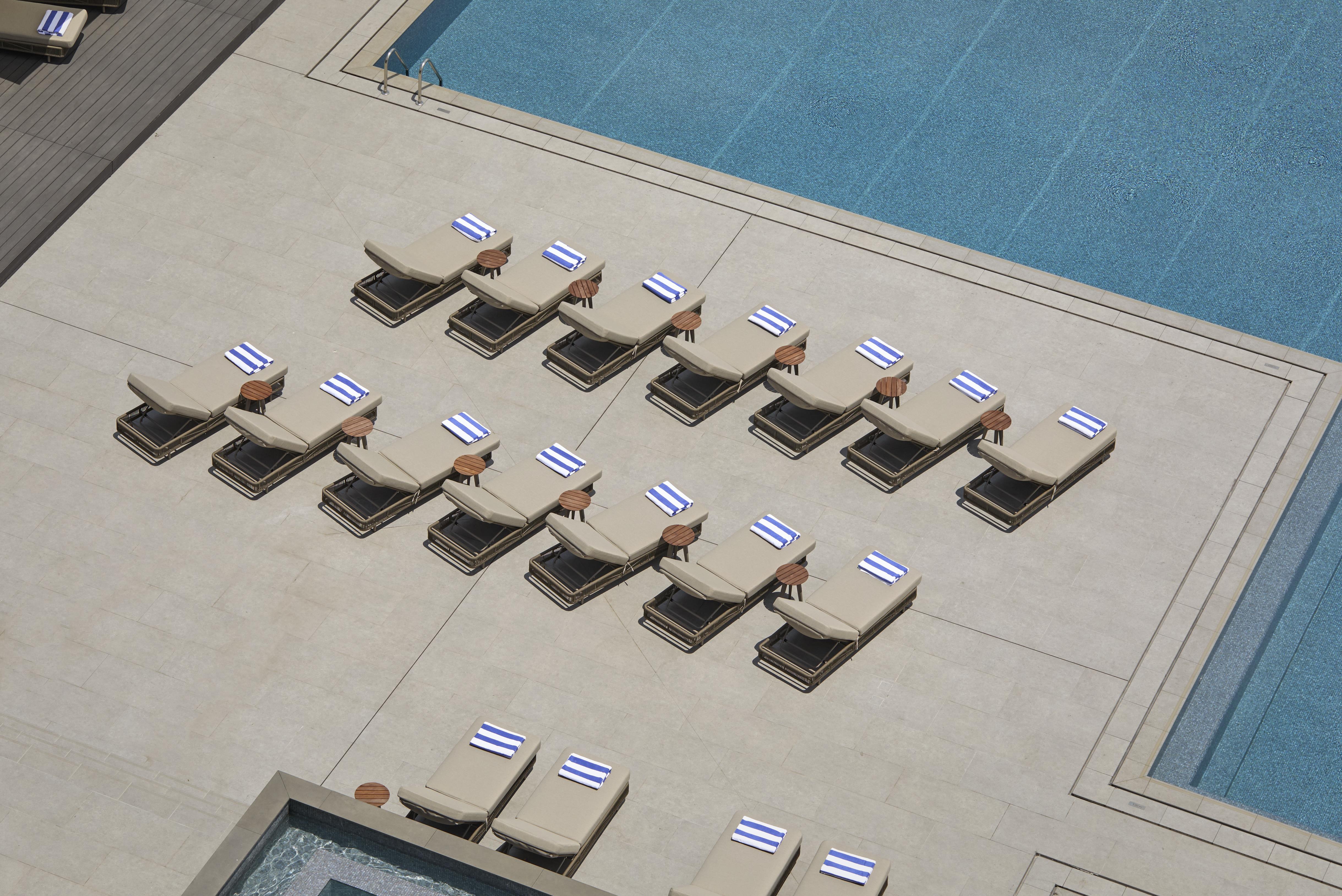 infinite-pool-sky-view