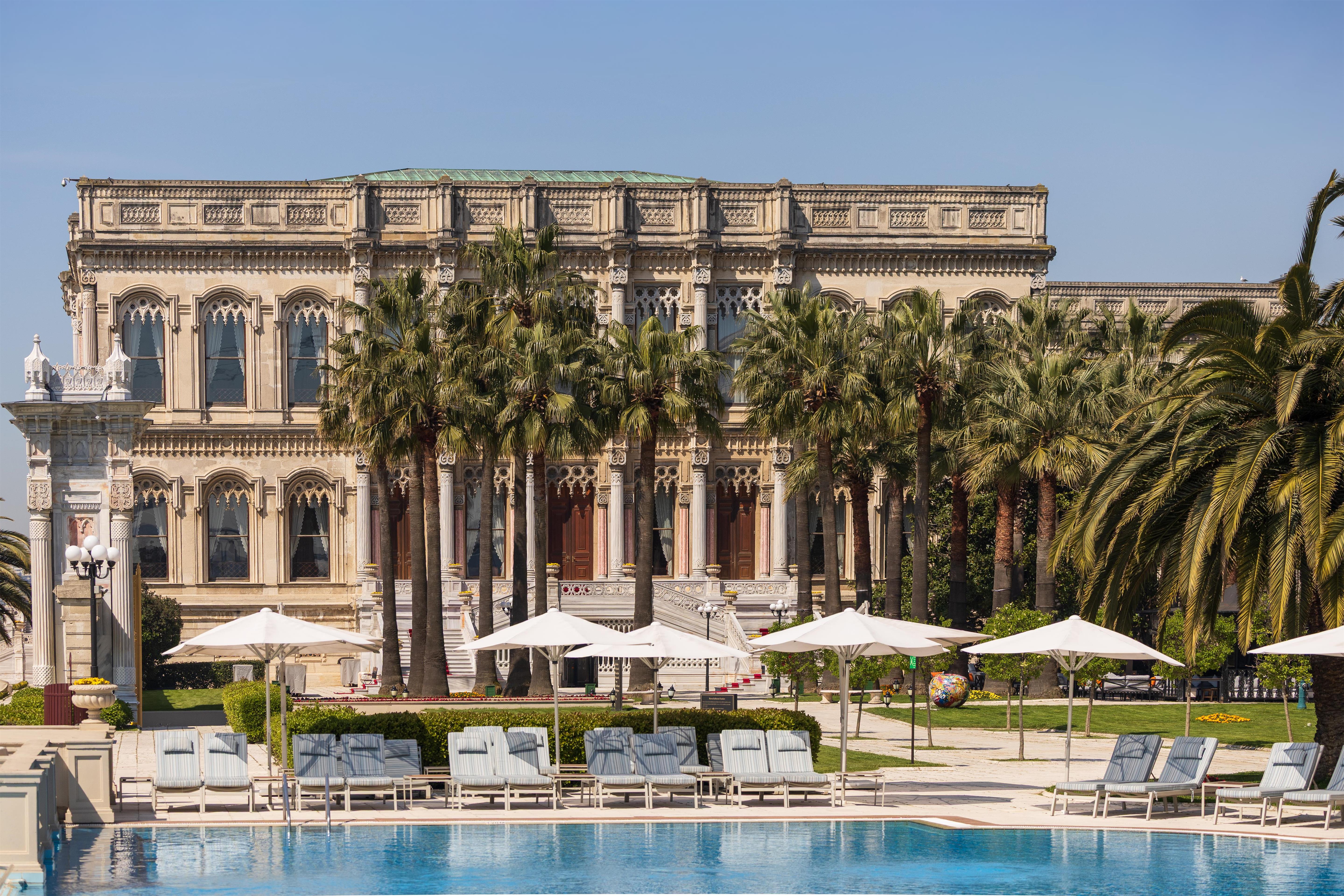 Ciragan Palace Kempinski Istanbul - 泳池景色