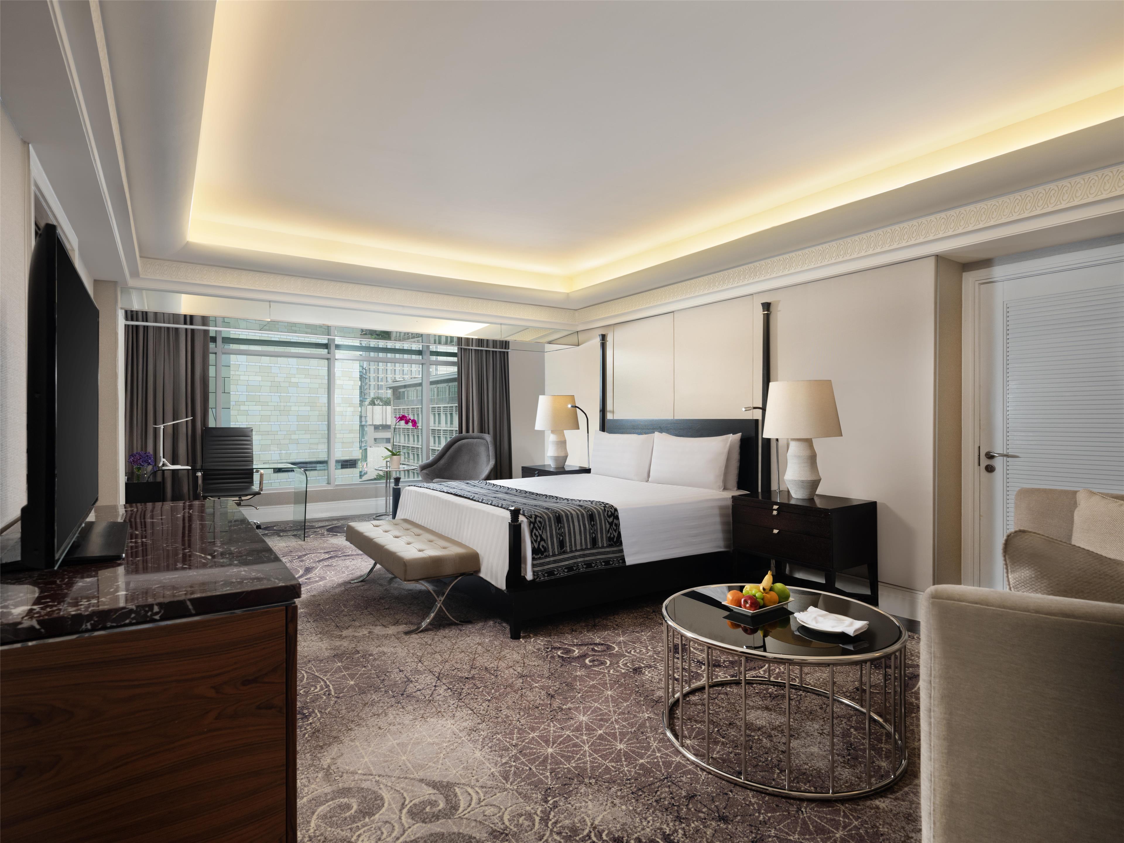 Grand Deluxe King Room - Overlooking Window